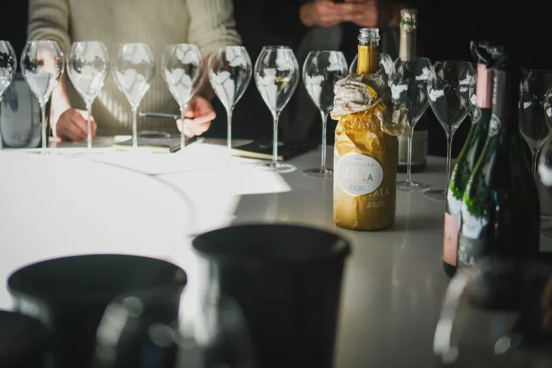 Beyond the Label: What Crypto Investors Can Learn From the Blind Tasting Tradition