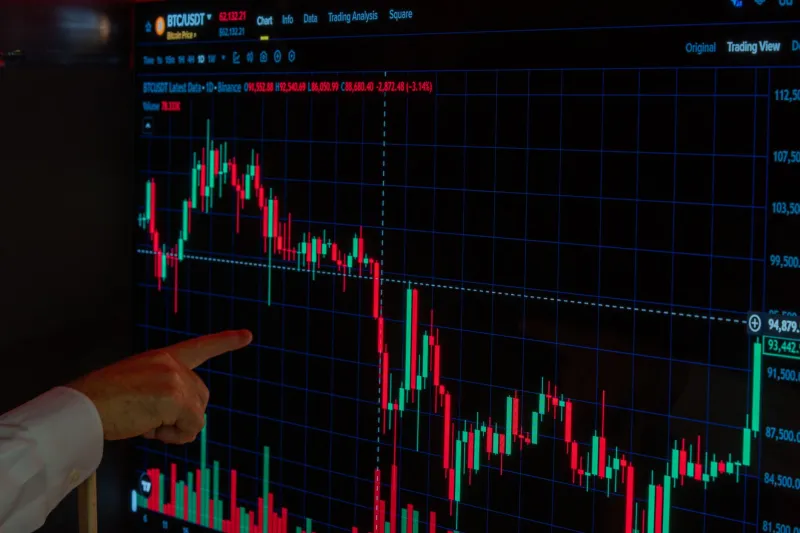 Hammer Price Thinking: How Elite Crypto Traders Time Their Exits Like Auction House Specialists